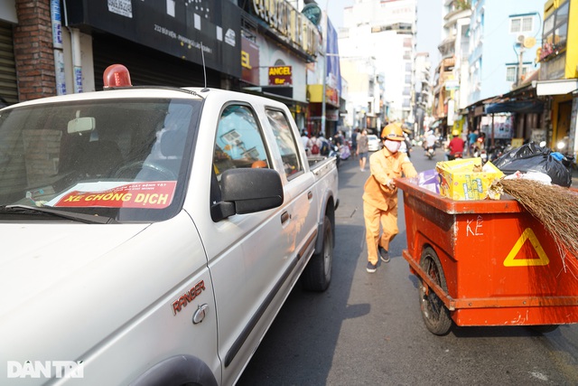 Thực hiện ngay các biện pháp phun khử khuẩn tại các khu vực tiếp xúc bệnh nhân và tại phòng cách ly. Đồng thời thực hiện phun sát khuẩn toàn bộ công viên. Có báo cáo về trường hợp trên và các biện pháp đã xử lý cho Trung tâm Kiểm soát bệnh tật TPHCM (HCDC) nắm tình hình.